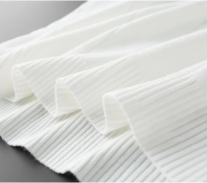 Polo Sora - Detalhe Minimalista